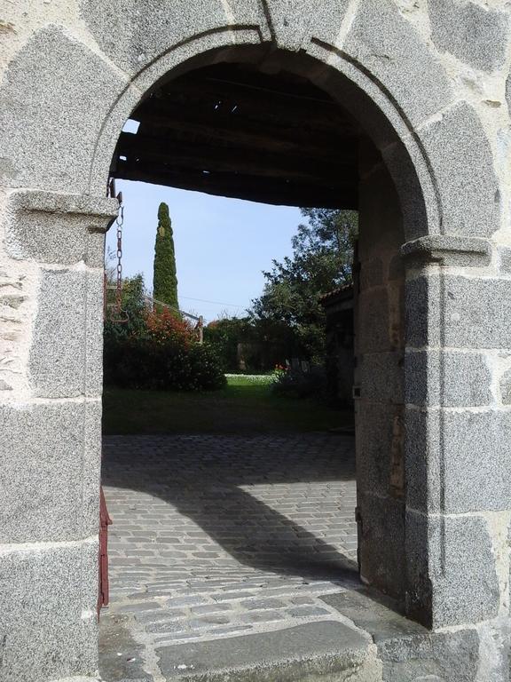 拉图尔德劳狄斯住宿加早餐旅馆 Breuil-Barret 外观 照片